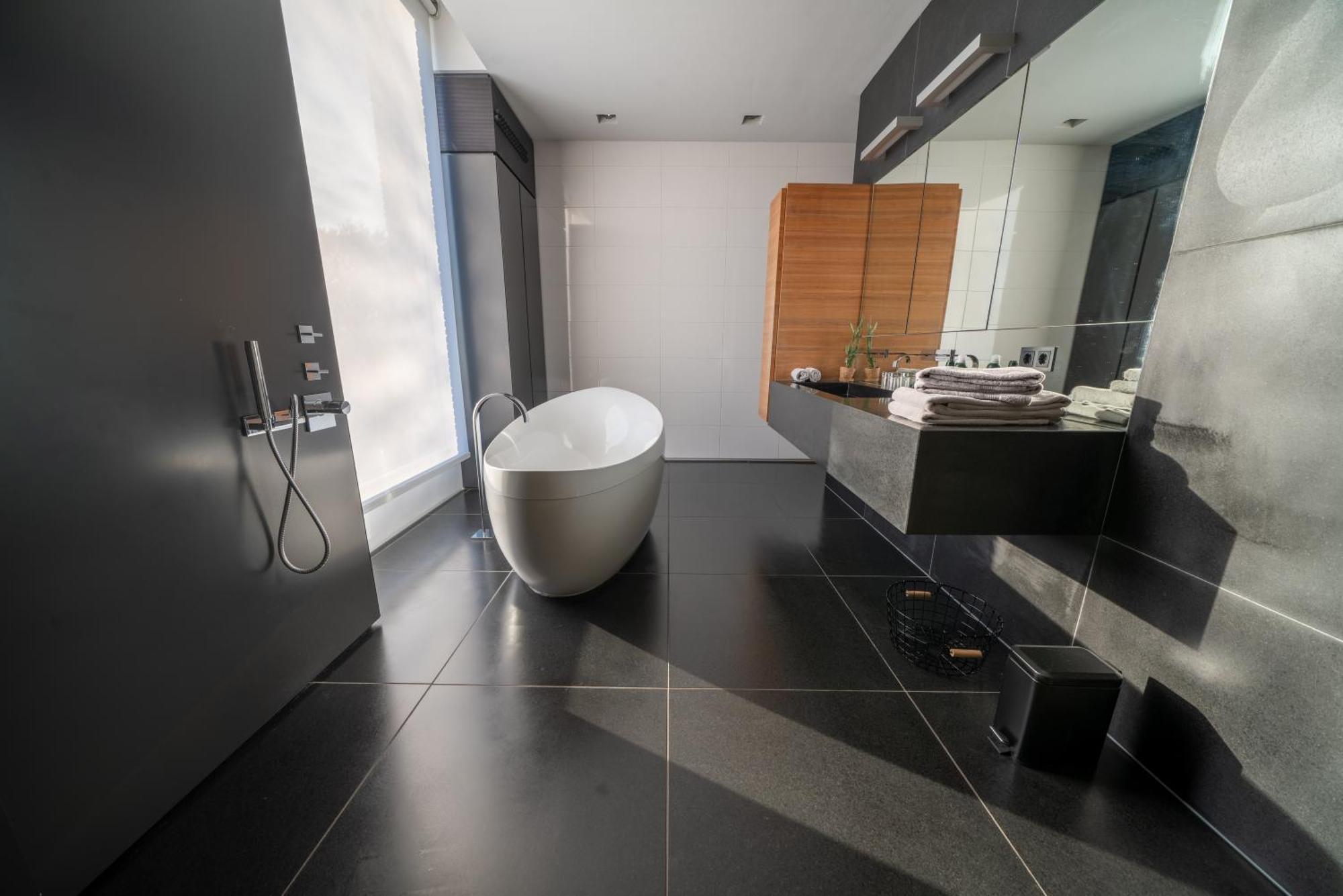 Bed & Wellness Boxtel, Luxe Kamer Met Airco En Eigen Badkamer, Ligbad Exteriör bild